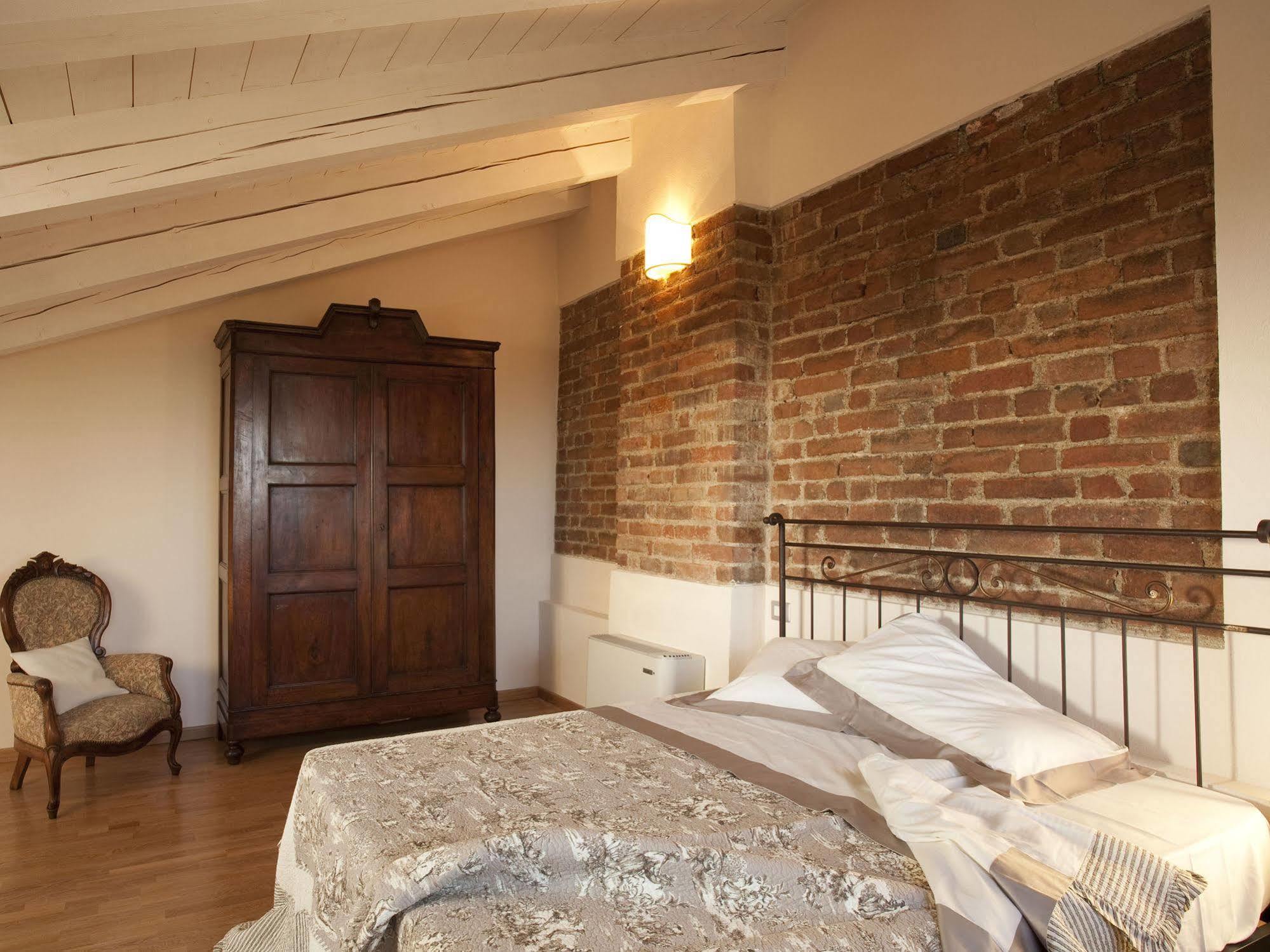 ホテル レライス パラッツォ パレオロギ センチュリー XIV Lu (Piedmont) 部屋 写真